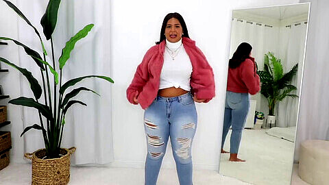 Hot mom Bri Martinez shows off her amazing big booty in the best Hollister Fall jeans ever!