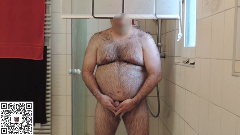 Kinkypanthercub es violado/a en una ducha intensa capturada por una cámara oculta.