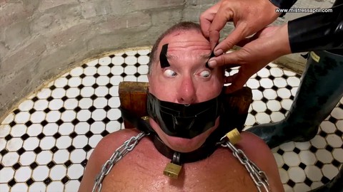 Mistress dominatrice April - Waterboarding sul suo schiavo sottomesso - Sessione di cattura