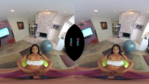 ¡La impresionante Jenna Foxx es doblada y follada salvajemente en mallas de yoga - Experiencia VRHUSH!