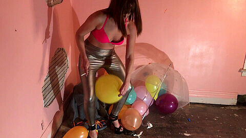 Milf mature, high heels, balloon