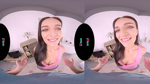 VRHUSH coquine minuscule Leanne Lace veut que tu la baises fort en réalité virtuelle