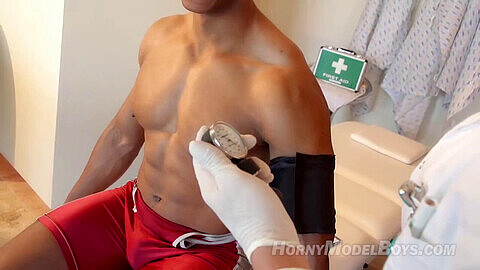 Leo Kage's doctor check-up leads to hot gay action