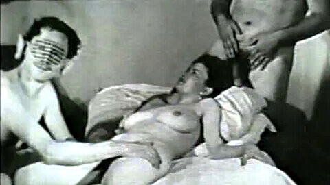 Épisode 4 de la collection classique Stags - Porno en noir et blanc des années 20 à 50 avec léchage de chatte poilue et seins naturels