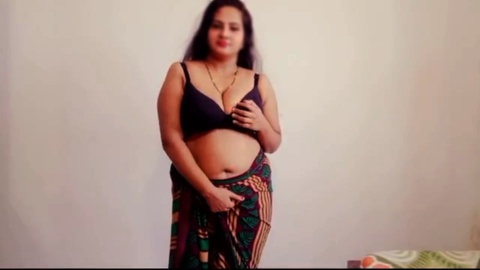 La matrigna indiana dalle grosse tette Disha riceve una doppia dose di sperma dal figliastro