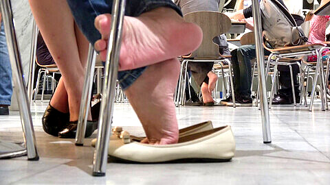 Soles, dipping flats candid, 足