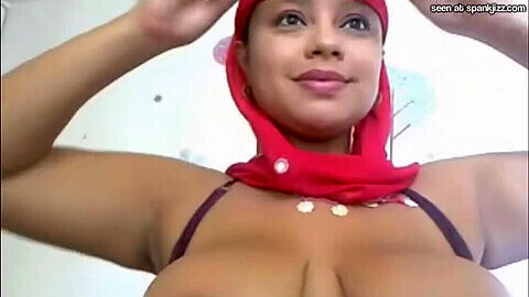 Pregnant amateur shows off her big breasts on webcam