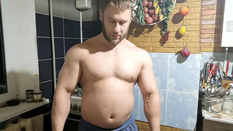 Russian hunk from Moscow pleasures himself with his ripped abs