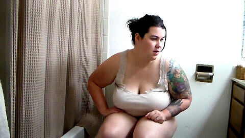 سمينه ضرط, توالت کردن زن چاق, گوزیدن زن چاق
