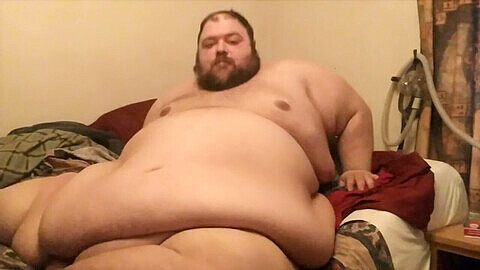 Eating nude, round belly, in bed