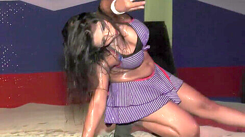 Indian bhabhi in spicy desi scandal MMS gets naughty