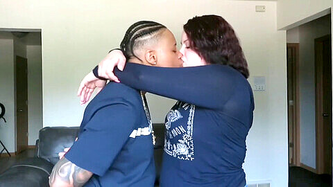 Ebony nasty kissing, lesbian kissing, تقبيل