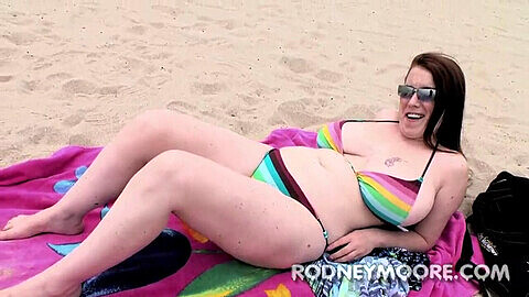 胖美女, 手机, 在沙滩上做爱