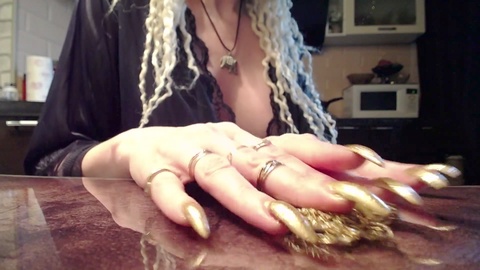 Unghie lunghe, perverso, gold nails