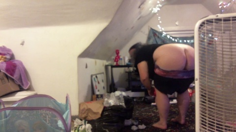 Bending over, youthful, bbw buttcrack