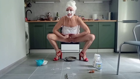 Seductive mature woman indulges in a kinky breakfast adventure - pouring dough into her hungry cootchie to bake pancakes!