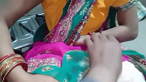 Indian Bhabhi kichen romping with dude