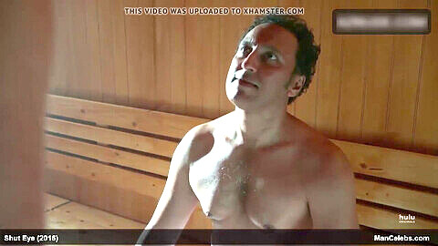 Encuentro sensual entre Aasif Mandvi y Jeffrey Donovan - video caliente gay.