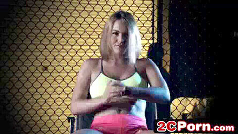 Barra de brazo de MMA conduce a una mamada desordenada - Krissy Lynn