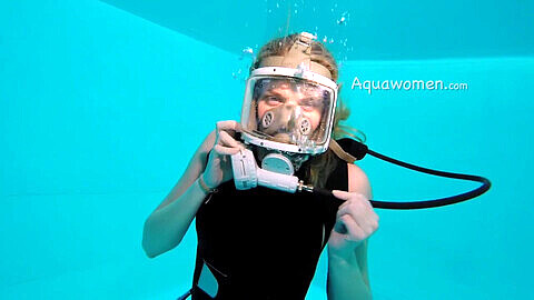 Full face mask, kink, underwater