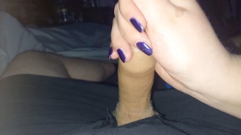 Una pareja amateur disfruta del juego previo sensual con estimulación del meato uretral e inserciones extremas