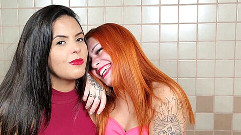 Newmfx kiss, lesbian kiss, brazilian lesbians