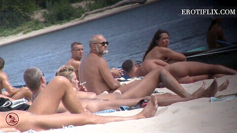 Voyeur sur une plage nudiste, wellness spa voyeur, mature playa nudista