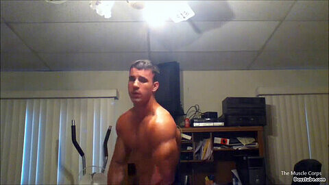 Sexy muscle guy on webcam showing off his powerful physique