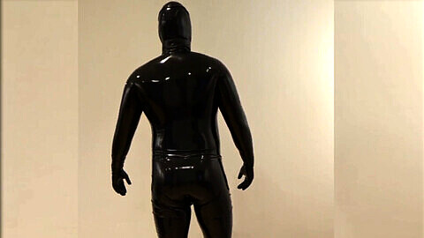 Rubber-wearing wolf enjoys intense edging session before nutting in full gear