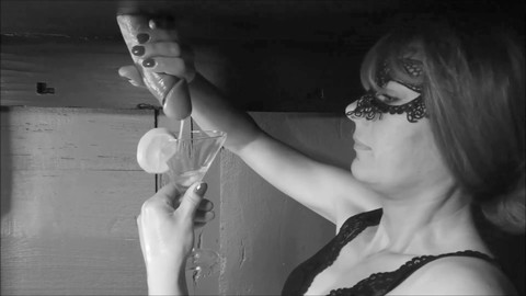 Geile Milf Corujapreta zeigt eine Show am Melktisch Geile Milf Corujapreta zeigt eine Show am Melktisch