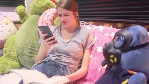 Liddy Tyler erfüllt den Geburtstagswunsch ihres Cuckold-Freundes, indem sie ein heißes Amateurvideo mit ihrem Stiefbruder macht!