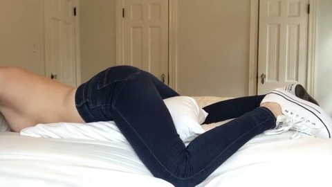 Tite jeans girl, humping pillow, masturbation