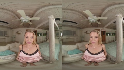 Trattamento di alto livello dalla bionda sexy Evelyn Payne nell'esperienza del porno in VR