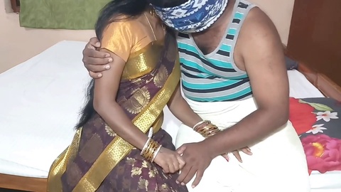 Jeune femme mariée qui baise en sari marron neuf