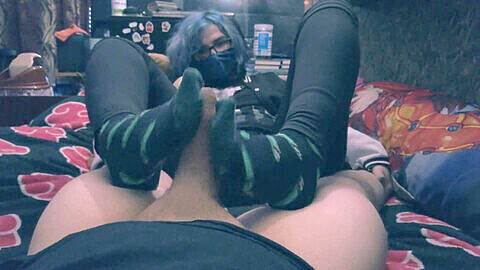 Step-step-sister gives funny footjob to Pickle Rick – craziest thing I've seen! (emo teen POV)