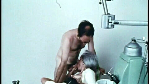Candy Samples y Suzanne Fields protagonizan "La Caries de la Señora Harris" (1971) - Película completa (MKX)