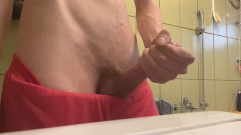 Hot European guy in red shorts gets off in the bathroom!
