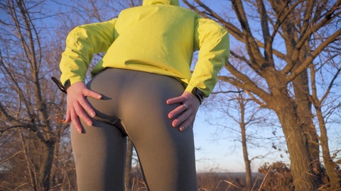 Naughty hiker teases with her tight leggings, showcasing her perfect ass outdoors in 4K