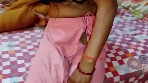 La bhabhi del villaggio indiano Diya diventa calda e appassionata in una sessione di sesso intensa