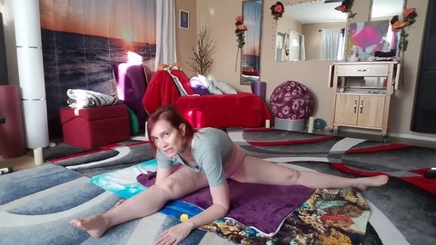 Aurora Willows uses mobility exercises to heal her tight thighs and lower back