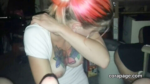 Fellation en POV d'une prostituée tatouée trouvée sur Craigslist