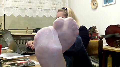 Teacher indulges in stocking foot fetish with her nylon feet