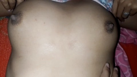 Una madre soltera Pinay recibe una creampie interna en una sesión de sexo caliente