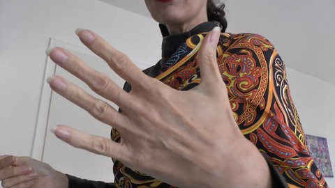 Beautiful hands fetish in action with LadyVictoriaValente