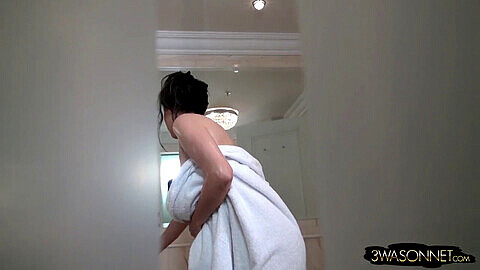Ewa, spying shower, spying bathroom