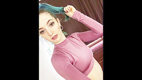 La streaming Littlesiha americana gareggia nella sfida Metronome JOI con una bellezza pornografica dai capelli blu!
