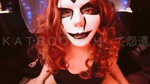 Ronde BBW se met dans de beaux draps avec une grande pénétration en dildo et quelques sons amusants