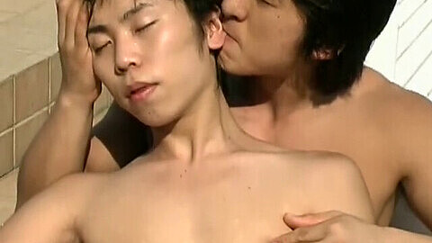 Gay japanese, في الهواء الطلق