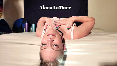 Alara LaMarr bekommt ihren dreckigen Hals mit Sperma gepumpt in einer harten und brutalen Fick-Session