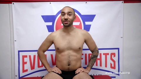 Partido de lucha desnuda intenso - Avery Black vs. Oliver Davis termina con sexo duro